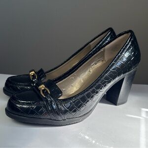 Bandolino Arguello black crocodile embossed Faux leather heeled loafer Chunky 9